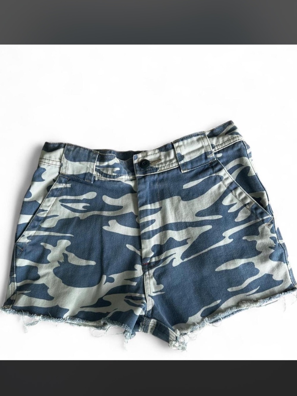 Vintage camo shorts